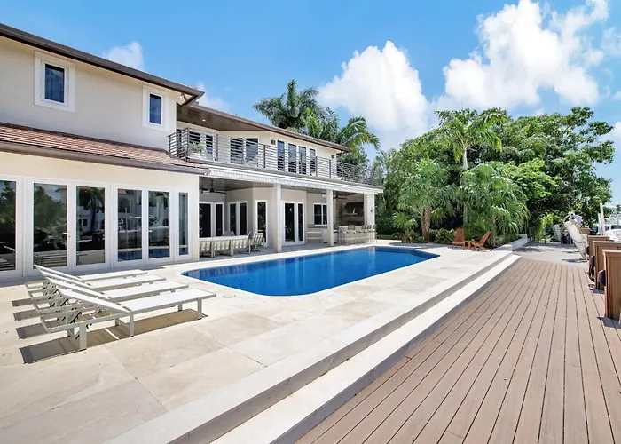 Elegant Waterfront Estate 6Br- 6.5Ba