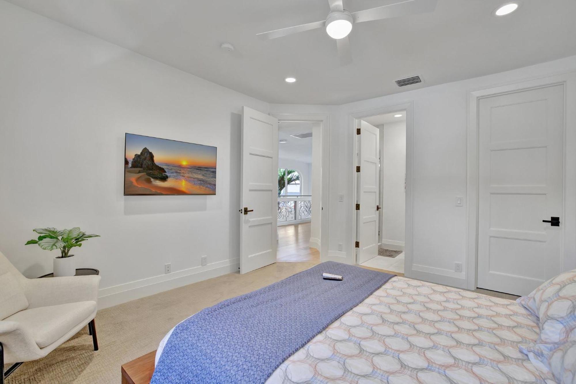 Elegant Waterfront Estate 6br- 6.5ba Holiday home
