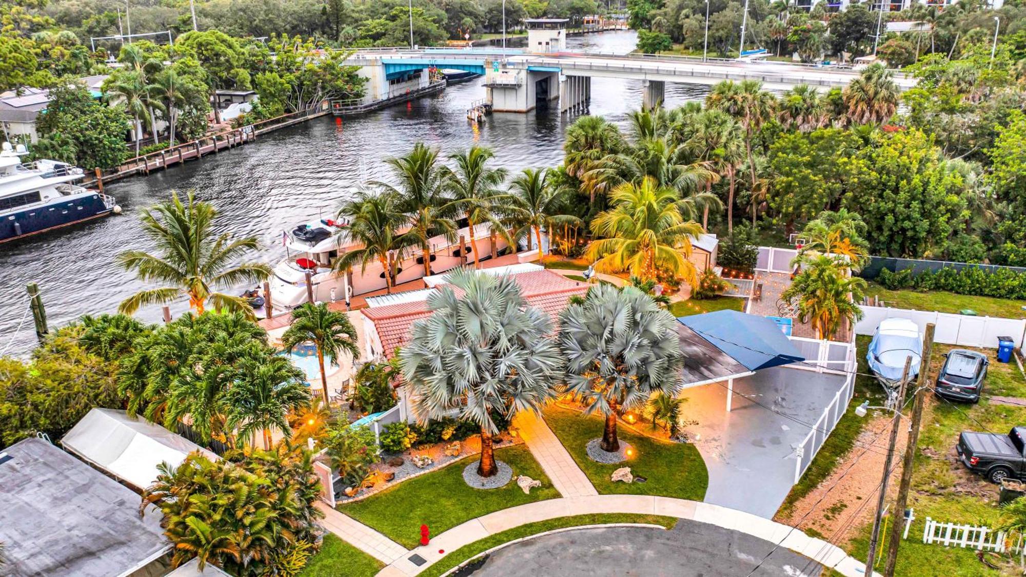 Centrally Located Heated Pool Riverside View Access Citrus Key H0mes Holiday home *