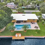 New! Waterfront Heated Pool & Jacuzzi 2 Mi To Beach - Fishing Pier Relaxing Spa & Hammock