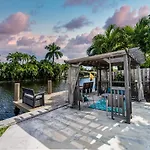 Central Waterfront Villa Salt Wtr Pool Near Beach