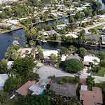 Central Waterfront Villa Salt Wtr Pool Near Beach