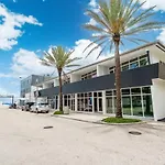 The Purple Pelican Beachfront With Ocean Balcony Unit 3
