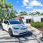 Palms Retreat! Giant Heated Pool-Hottub-Firepit-5Min2Beach-Pets-Ev Chgr
