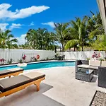Gorgeous Open Concept 4 Bedroom With Heated Pool And Lounge Area