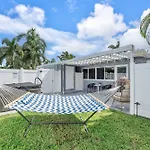 Spacious Studio In The Heart Of Ftl Hot Tub