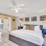 Walk To Beach Waterfront Heated Pool Pelican Key Residences