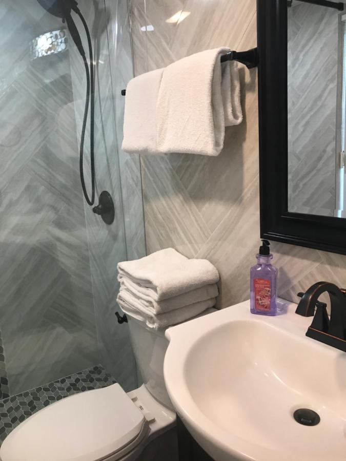 Oceanview Resort: Lauderdale Beachfront Corner * Fort Lauderdale