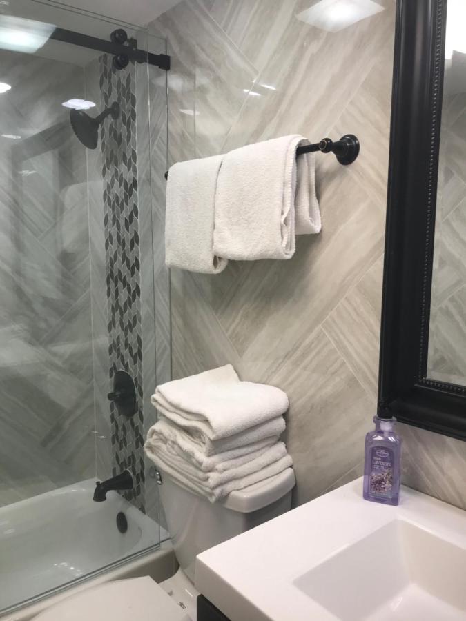 Aparthotel Oceanview Resort: Lauderdale Beachfront Corner Fort Lauderdale