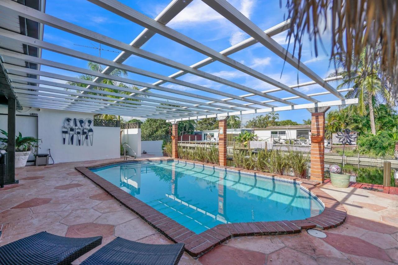 Casa de férias Crush's Waterfront Oasis With Private Pool *