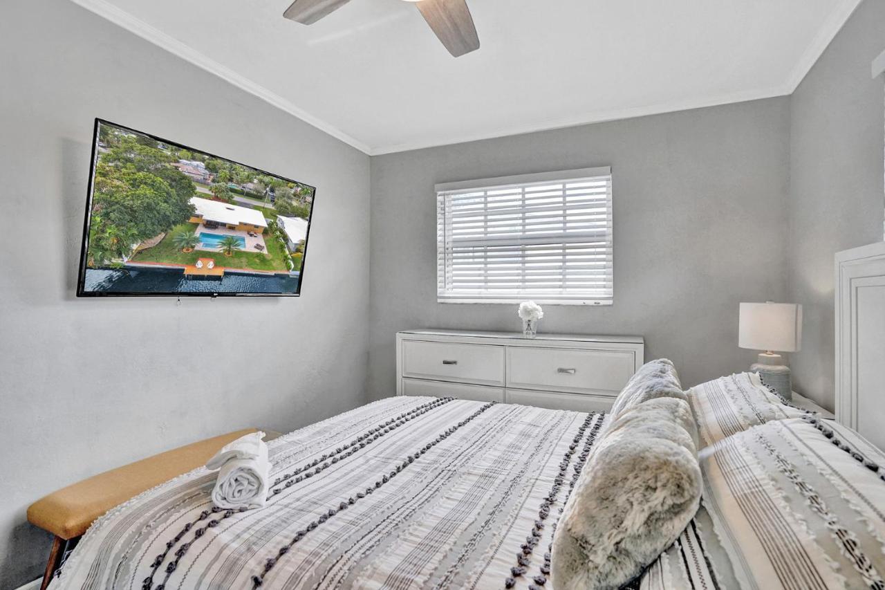 New! Waterfront Heated Pool & Jacuzzi 2 Mi To - Fishing Pier Relaxing & Hammock Holiday home Fort Lauderdale
