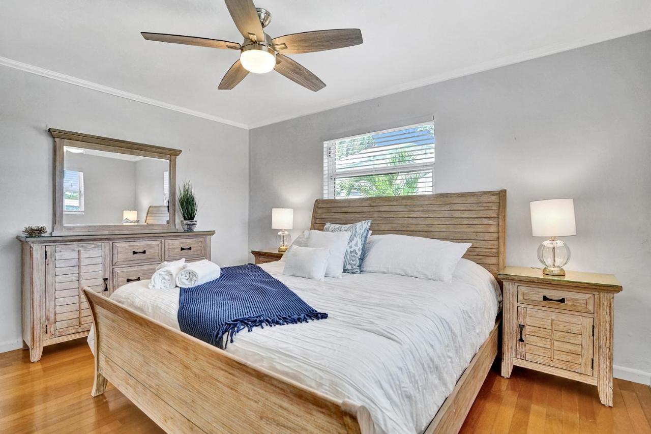 Holiday home New! Waterfront Heated Pool & Jacuzzi 2 Mi To - Fishing Pier Relaxing & Hammock Fort Lauderdale