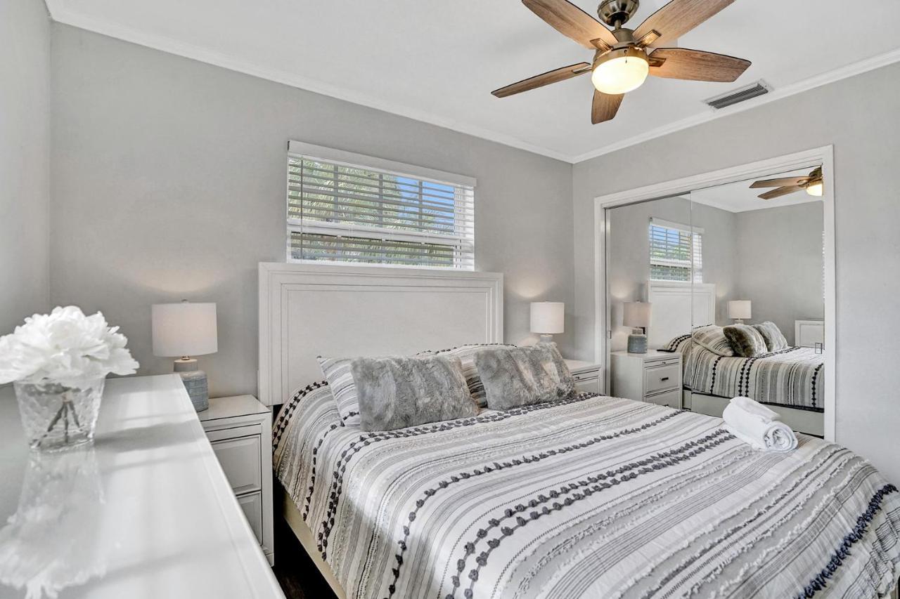 New! Waterfront Heated Pool & Jacuzzi 2 Mi To - Fishing Pier Relaxing & Hammock Holiday home Fort Lauderdale