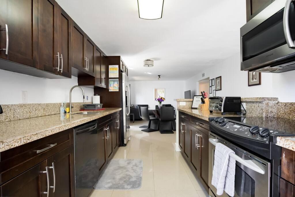 Apartment A2 - Endless Summer Vacation - 3 Bedroom Close To Casino Fort Lauderdale