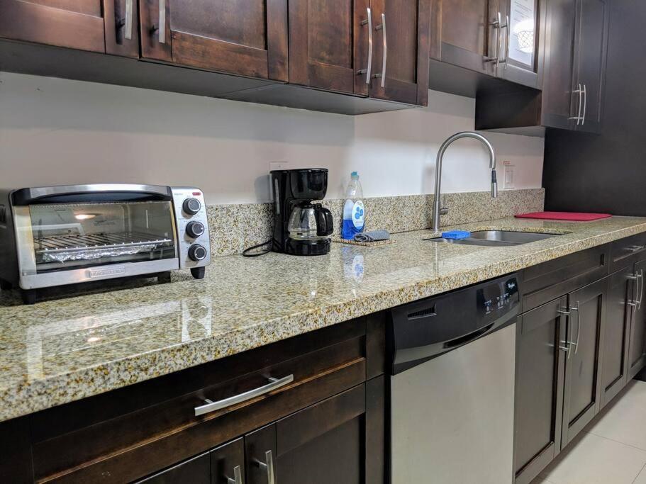 A2 - Endless Summer Vacation - 3 Bedroom Close To Casino Apartment
