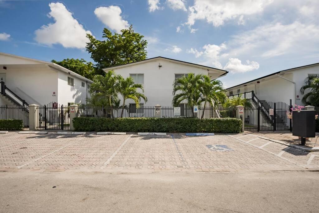 A2 - Endless Summer Vacation - 3 Bedroom Close To Casino Apartment *