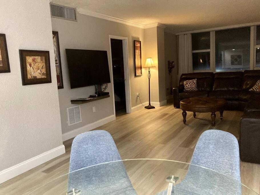 Oceanview Resort: Lauderdale Beachfront Corner