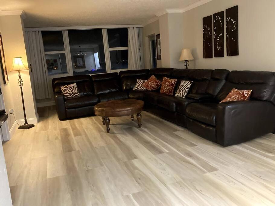 Oceanview Resort: Lauderdale Beachfront Corner *