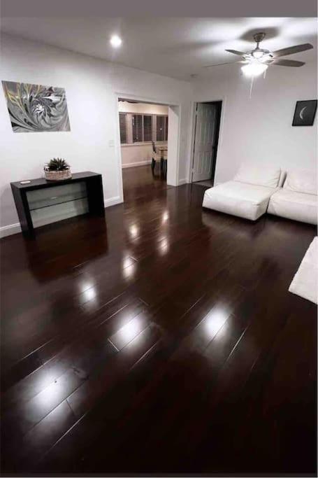 Gorgeous Open Concept 4 Bedroom With Heated Pool And Lounge Area * Fort Lauderdale