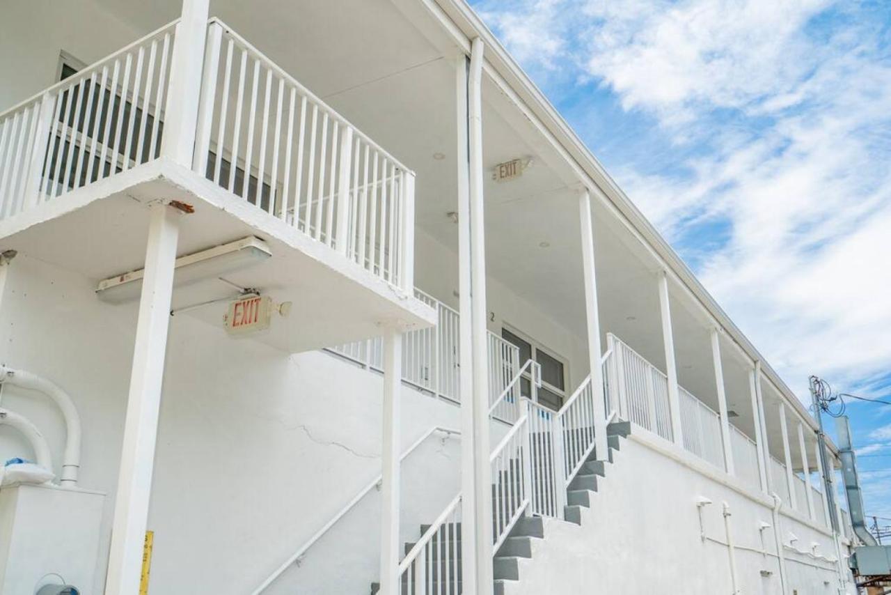 The Purple Pelican Beachfront With Ocean Balcony Unit 3 Holiday home Fort Lauderdale