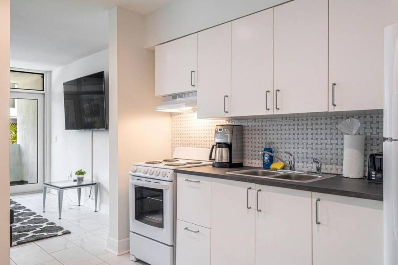 The Purple Pelican Beachfront With Ocean Balcony Unit 4 Holiday home Fort Lauderdale