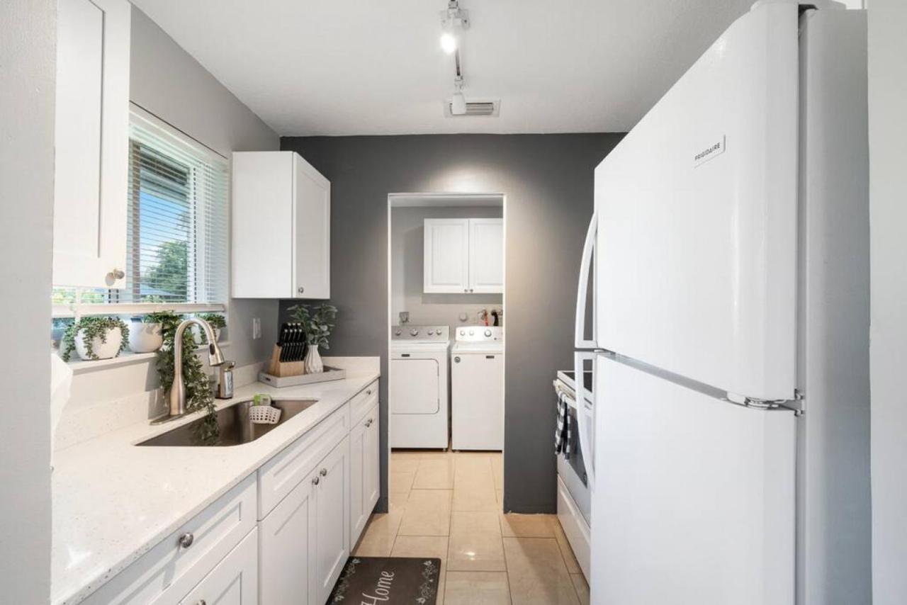 Holiday home Roxanas 3bed 2bath With Modern Interior And Bbq Backyard Fort Lauderdale