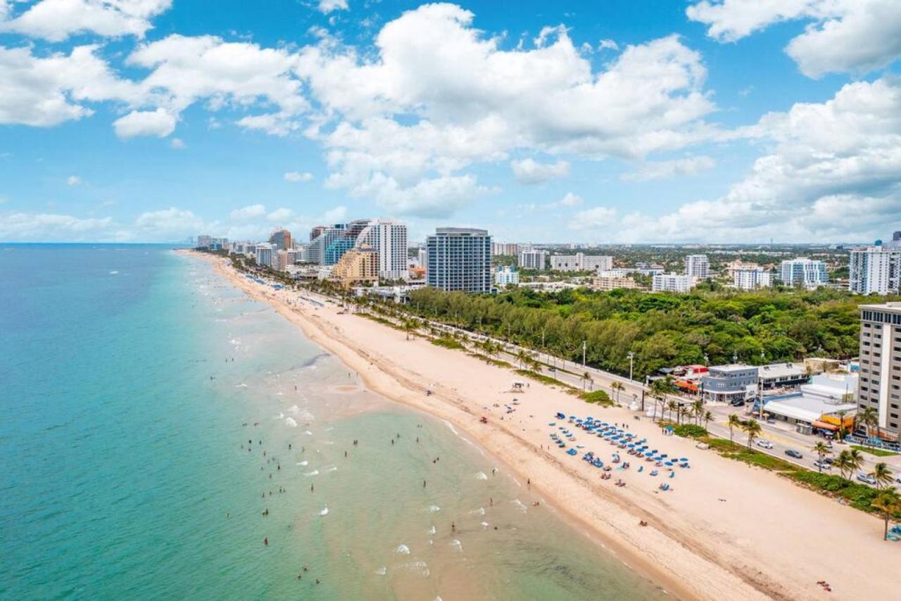 Holiday home The Purple Pelican Beachfront With Ocean Balcony Unit 3 *