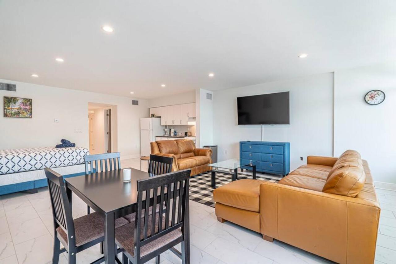 The Purple Pelican Beachfront With Ocean Balcony Unit 3 Holiday home