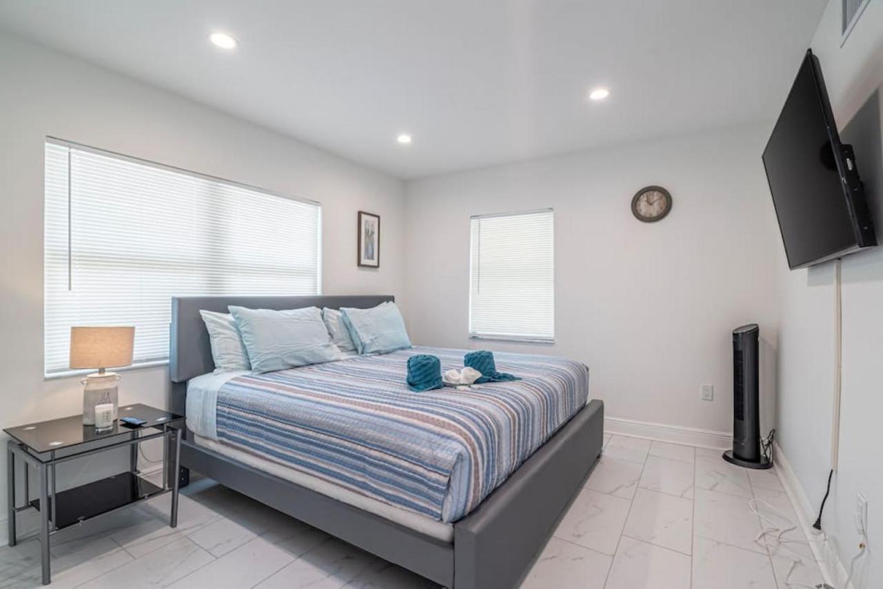 The Purple Pelican Beachfront With Ocean Balcony Unit 5 Casa de férias *