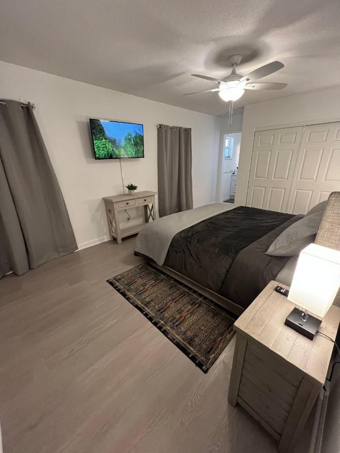 Gorgeous Open Concept 4 Bedroom With Heated Pool And Lounge Area Villa *