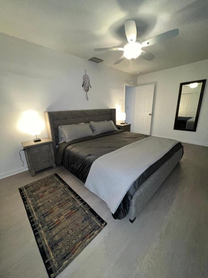 Gorgeous Open Concept 4 Bedroom With Heated Pool And Lounge Area Fort Lauderdale
