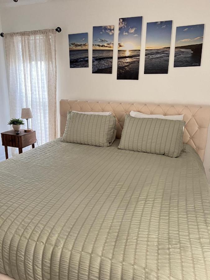 Gorgeous Open Concept 4 Bedroom With Heated Pool And Lounge Area Villa *