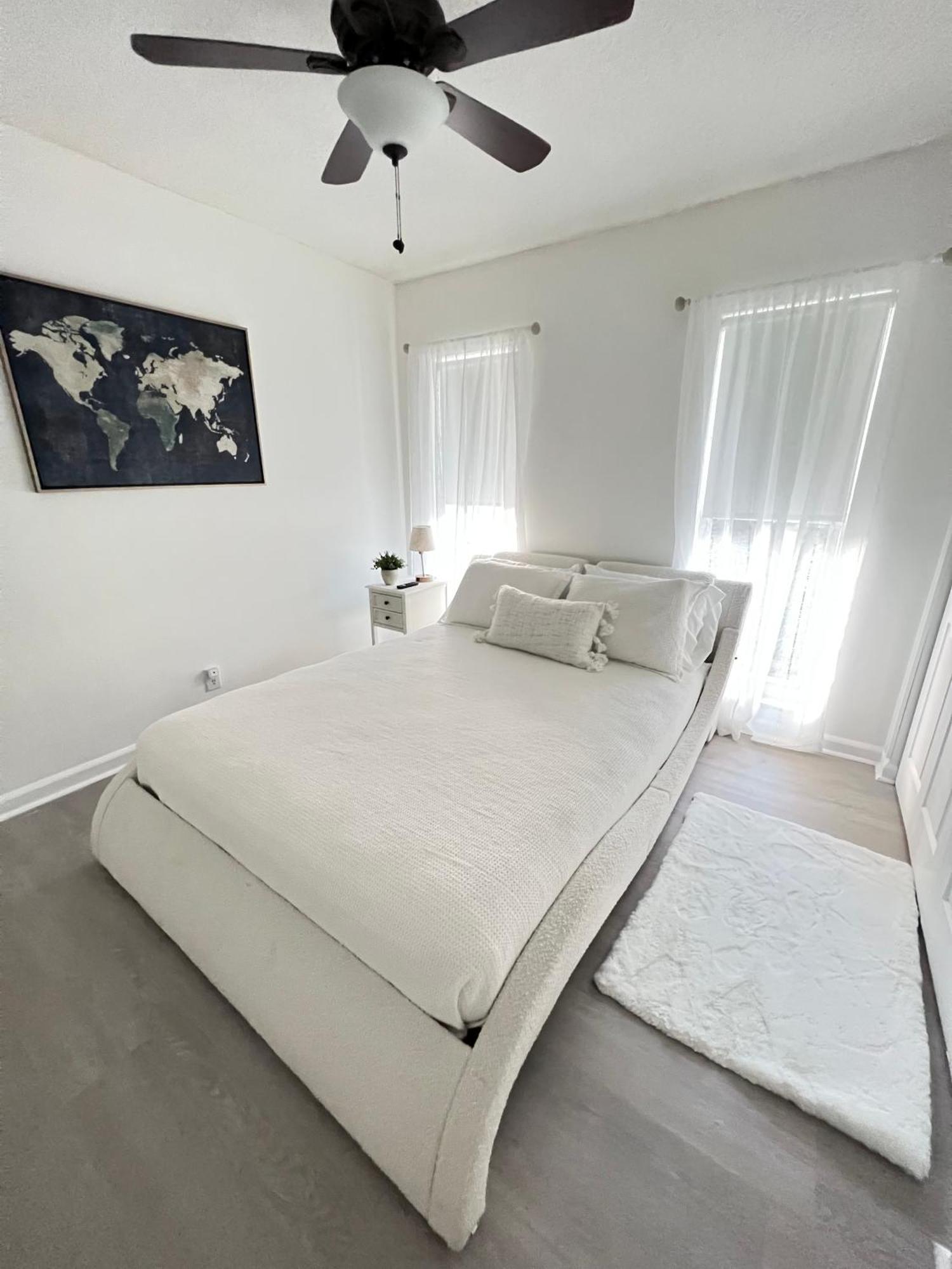 Villa Gorgeous Open Concept 4 Bedroom With Heated Pool And Lounge Area