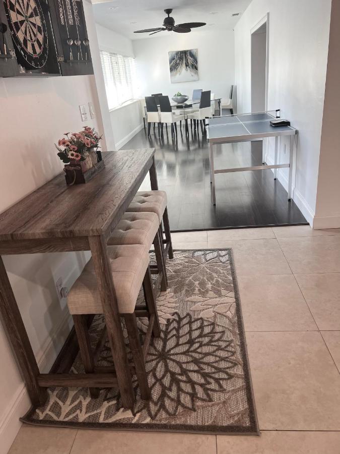 Villa Gorgeous Open Concept 4 Bedroom With Heated Pool And Lounge Area