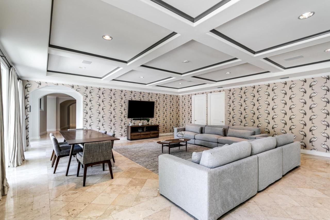 Holiday home Incredible 9 Bedroom 11 Bath Idlewyld Mansion *