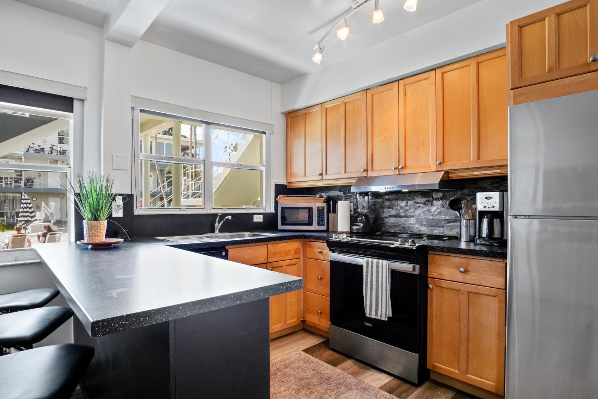 Serene Seaside Escape- 1br Bliss Apartment
