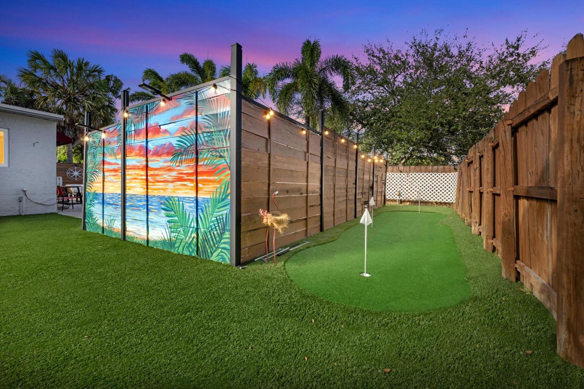 Villa Palms Retreat! Giant Heated Pool-hottub-firepit-5min2beach-pets-ev Chgr *