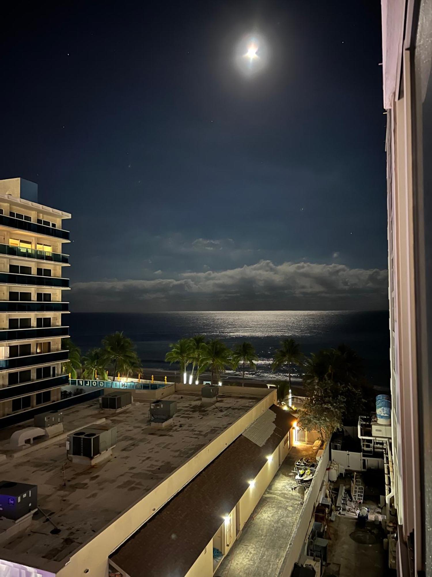 Oceanview Resort: Lauderdale Beachfront Corner Fort Lauderdale