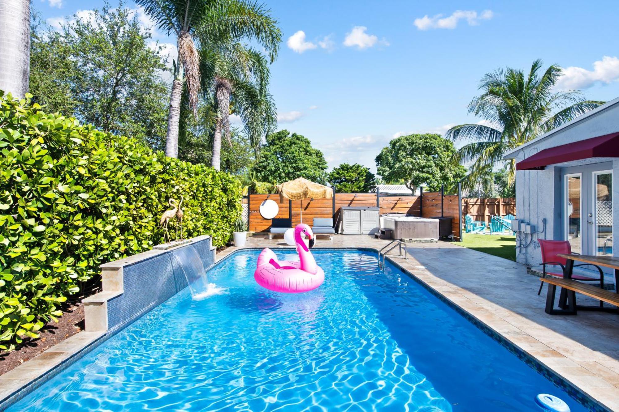 Palms Retreat! Giant Heated Pool-hottub-firepit-5min2beach-pets-ev Chgr Villa