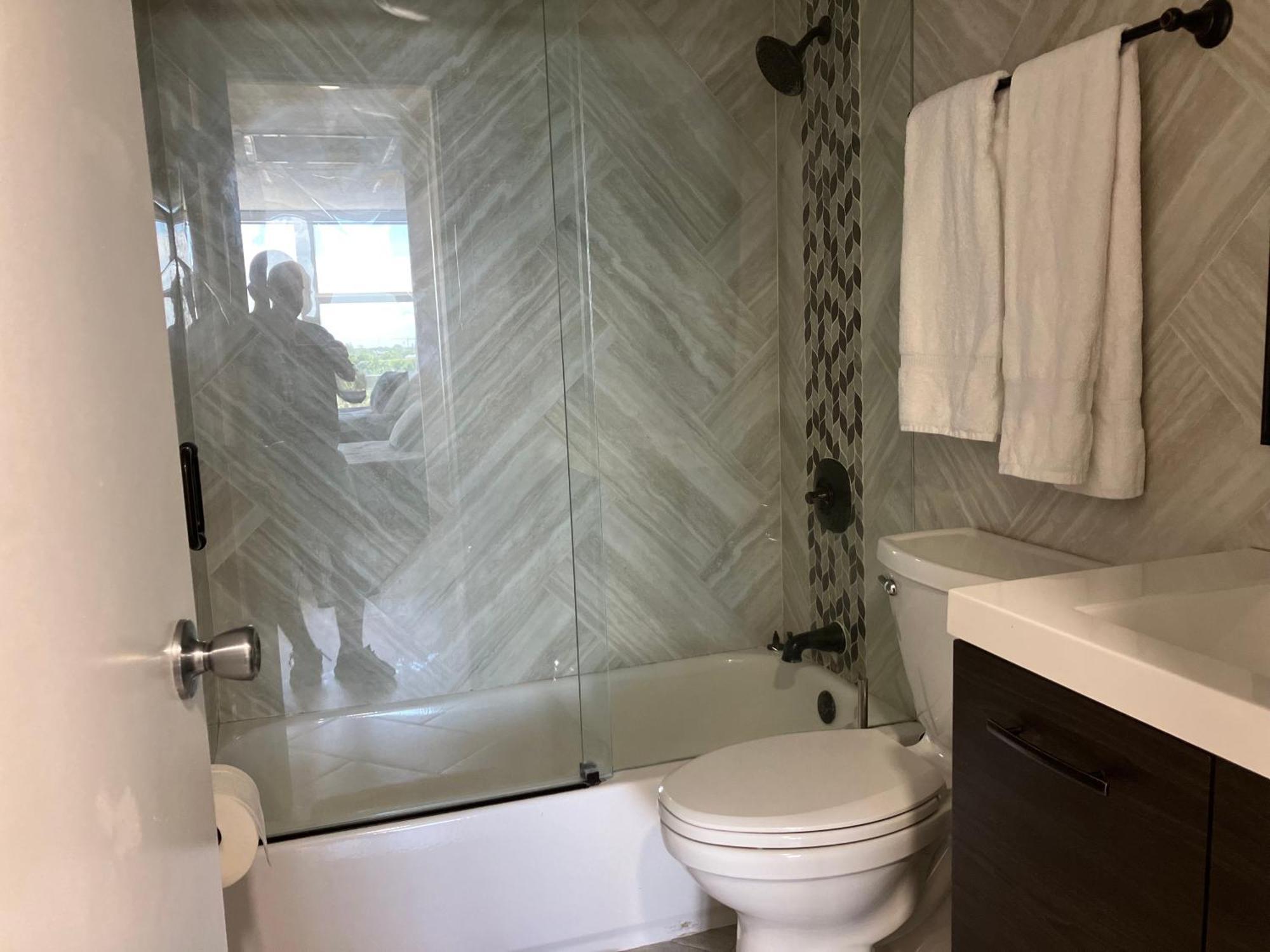Oceanview Resort: Lauderdale Beachfront Corner