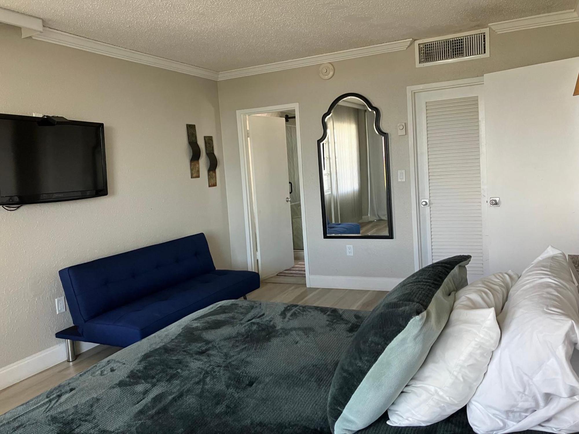 Oceanview Resort: Lauderdale Beachfront Corner Aparthotel