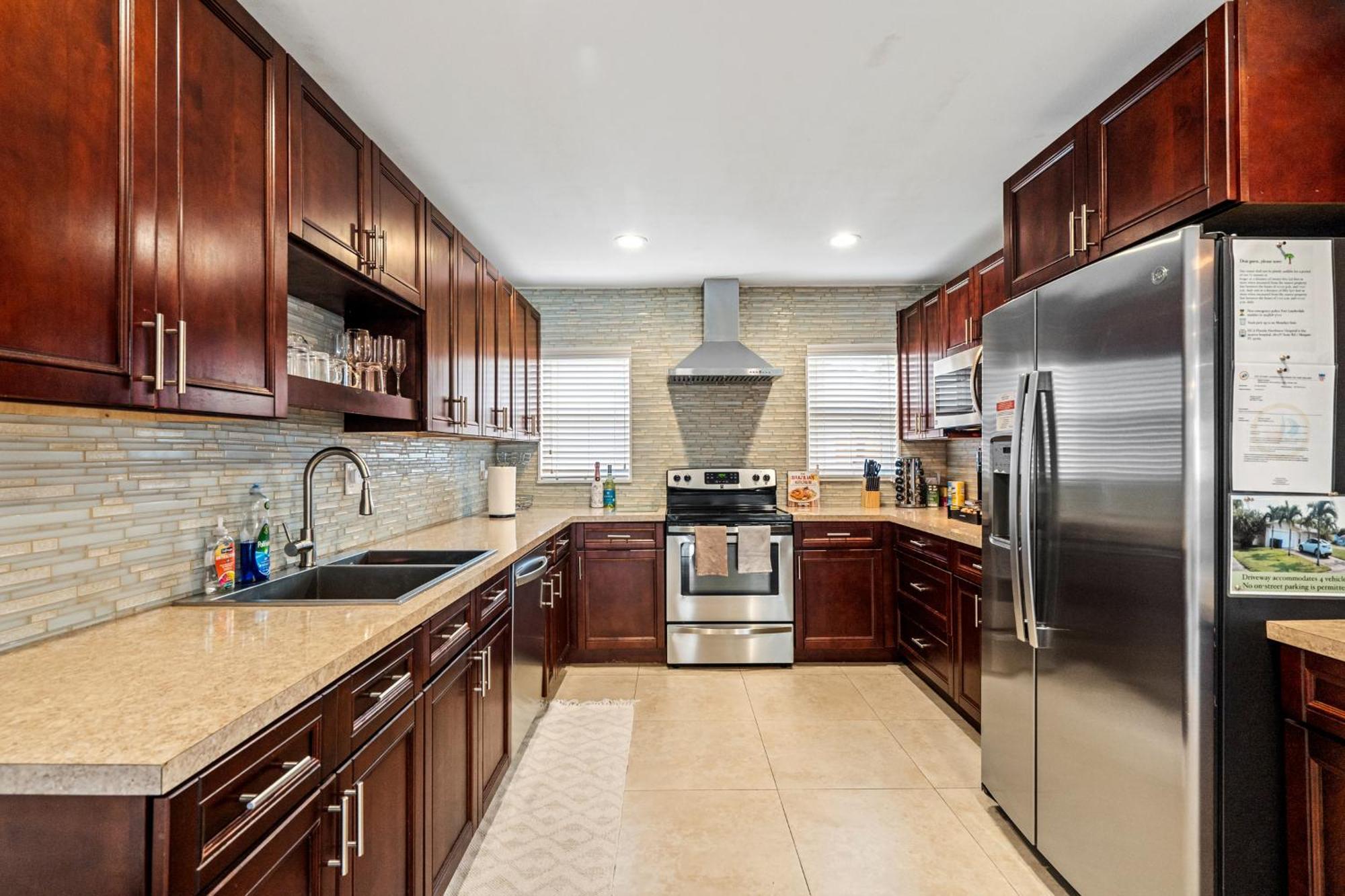 Villa Gorgeous Open Concept 4 Bedroom With Heated Pool And Lounge Area *