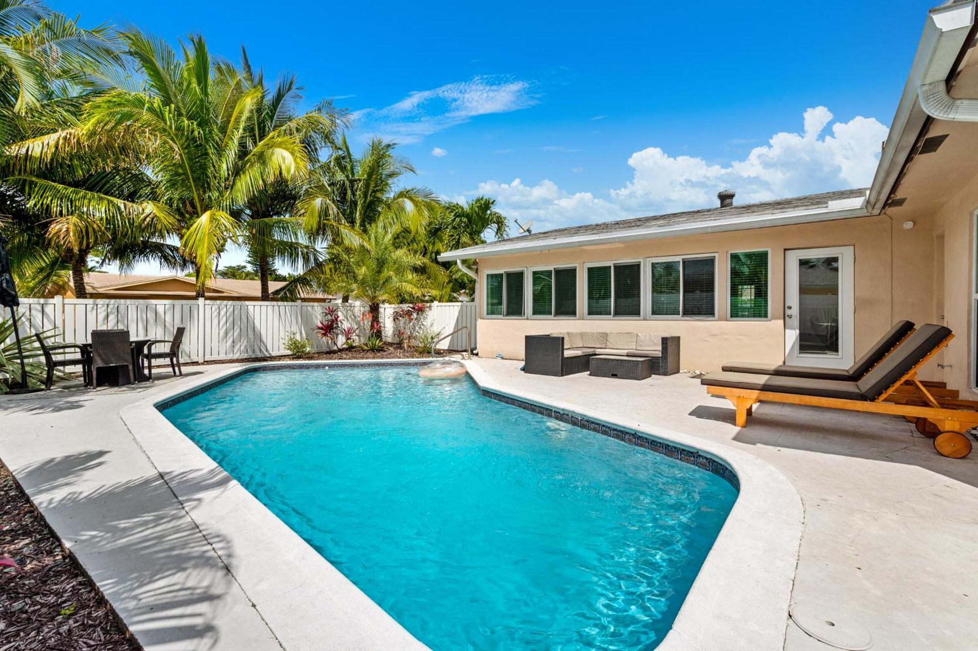 Gorgeous Open Concept 4 Bedroom With Heated Pool And Lounge Area * Fort Lauderdale