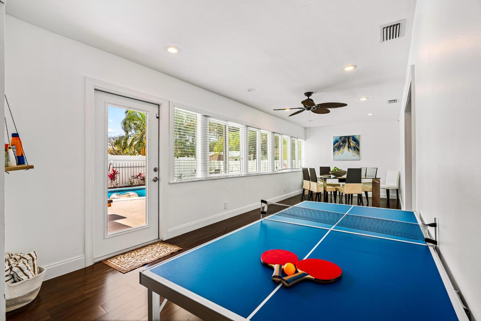 Villa Gorgeous Open Concept 4 Bedroom With Heated Pool And Lounge Area *