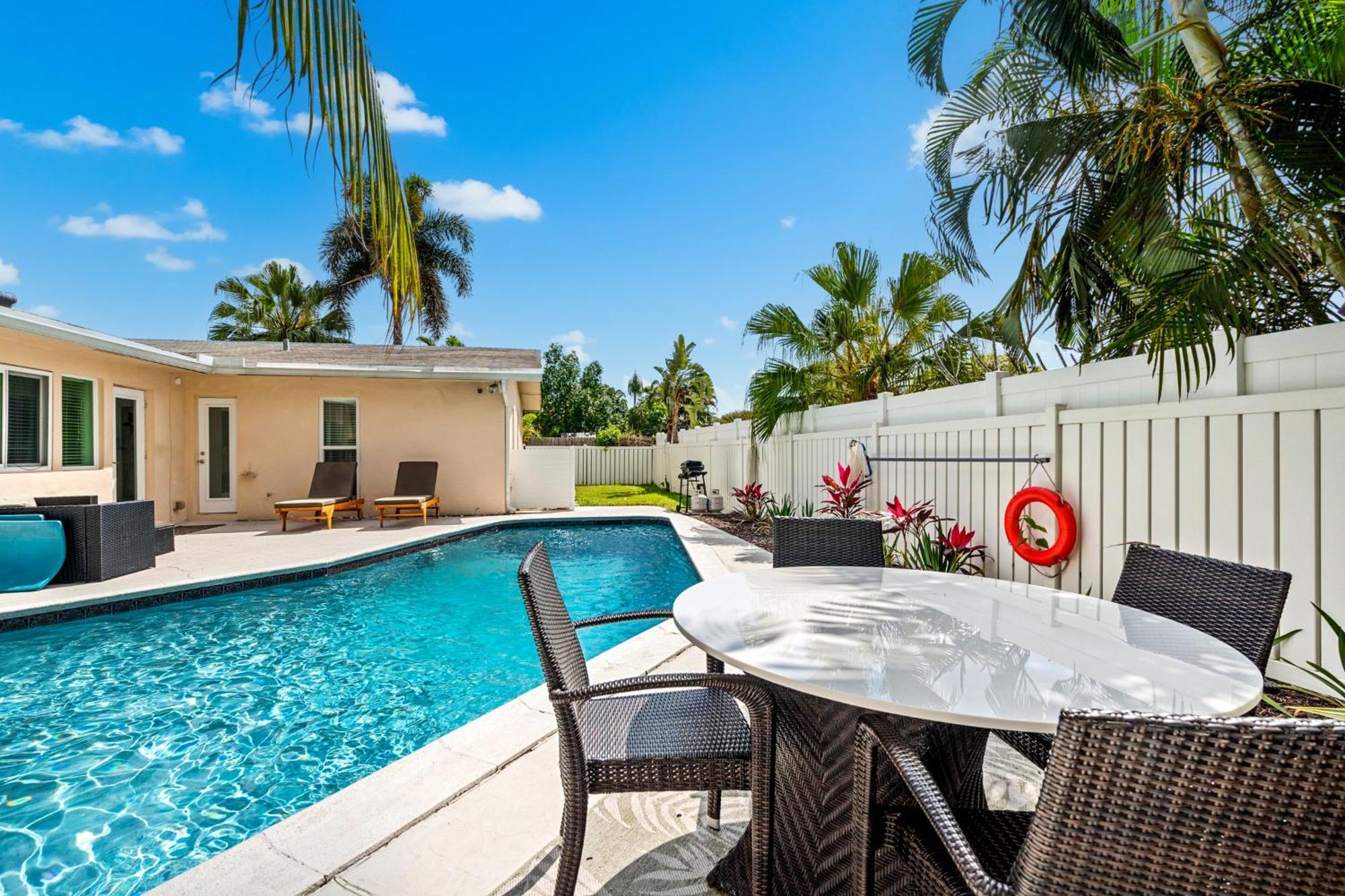 Villa Gorgeous Open Concept 4 Bedroom With Heated Pool And Lounge Area