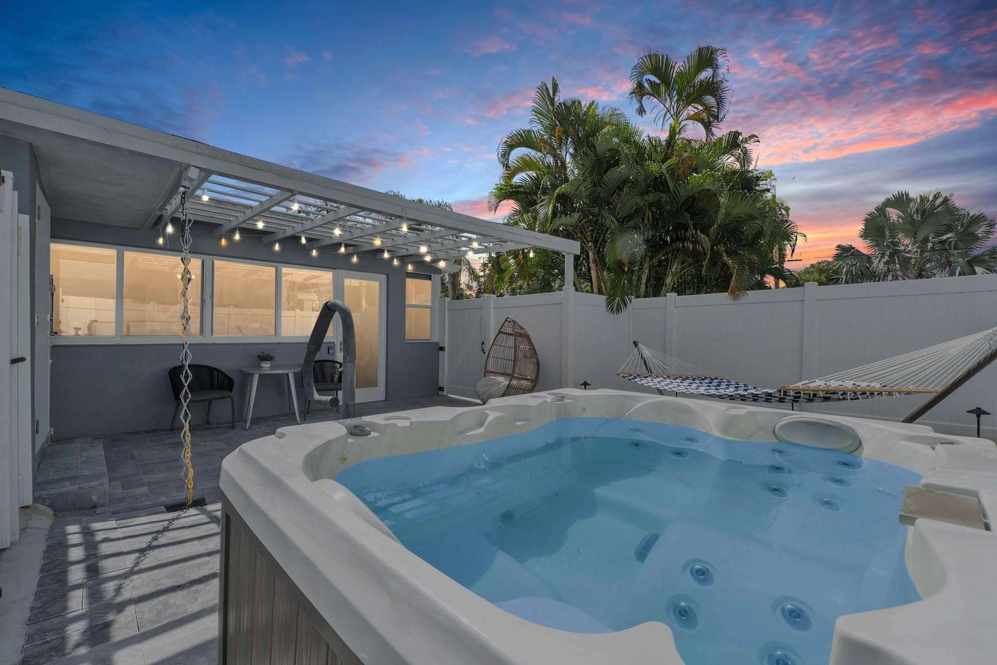 Spacious In The Heart Of Ftl Hot Tub
