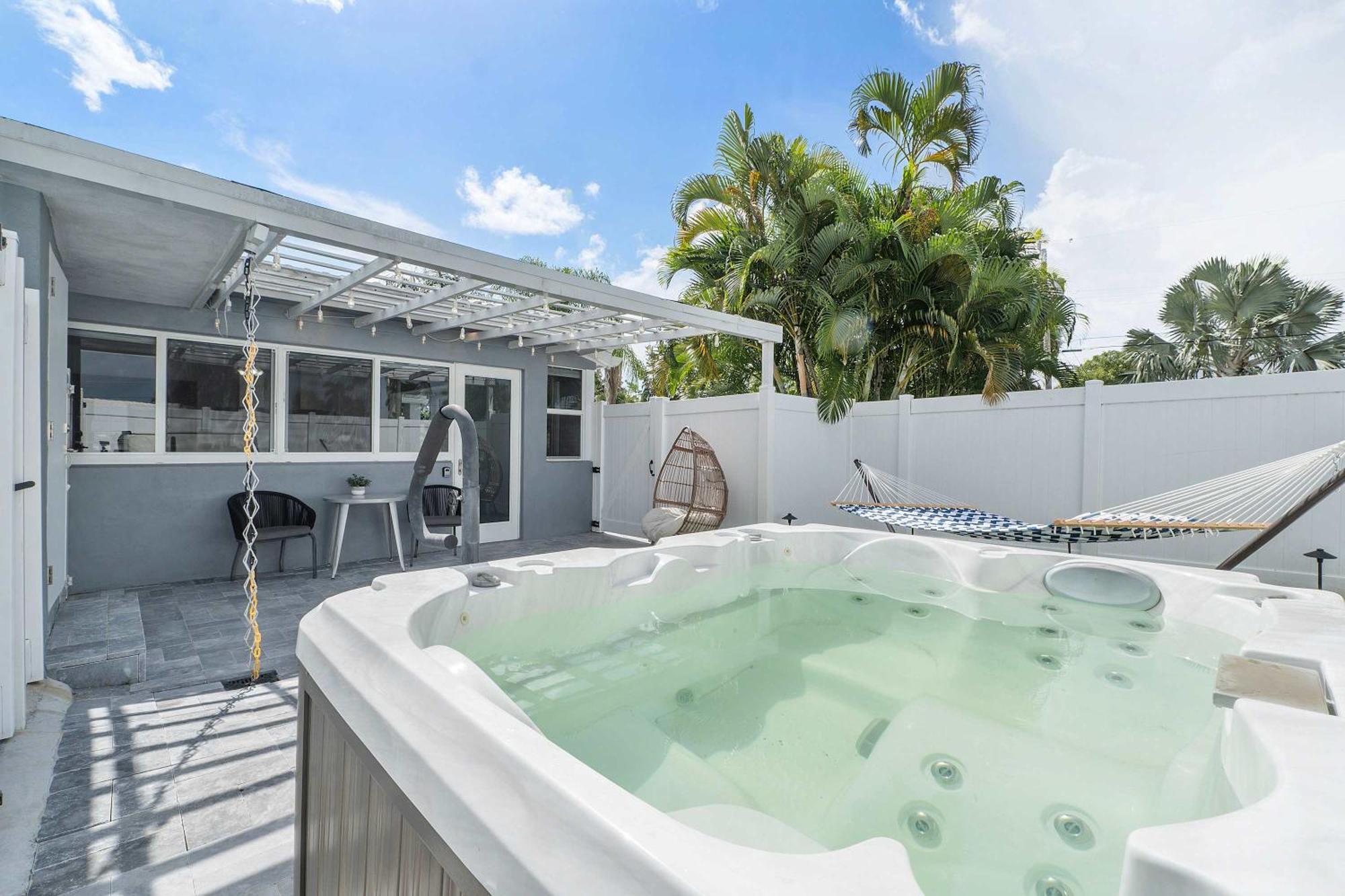Holiday home Spacious In The Heart Of Ftl Hot Tub