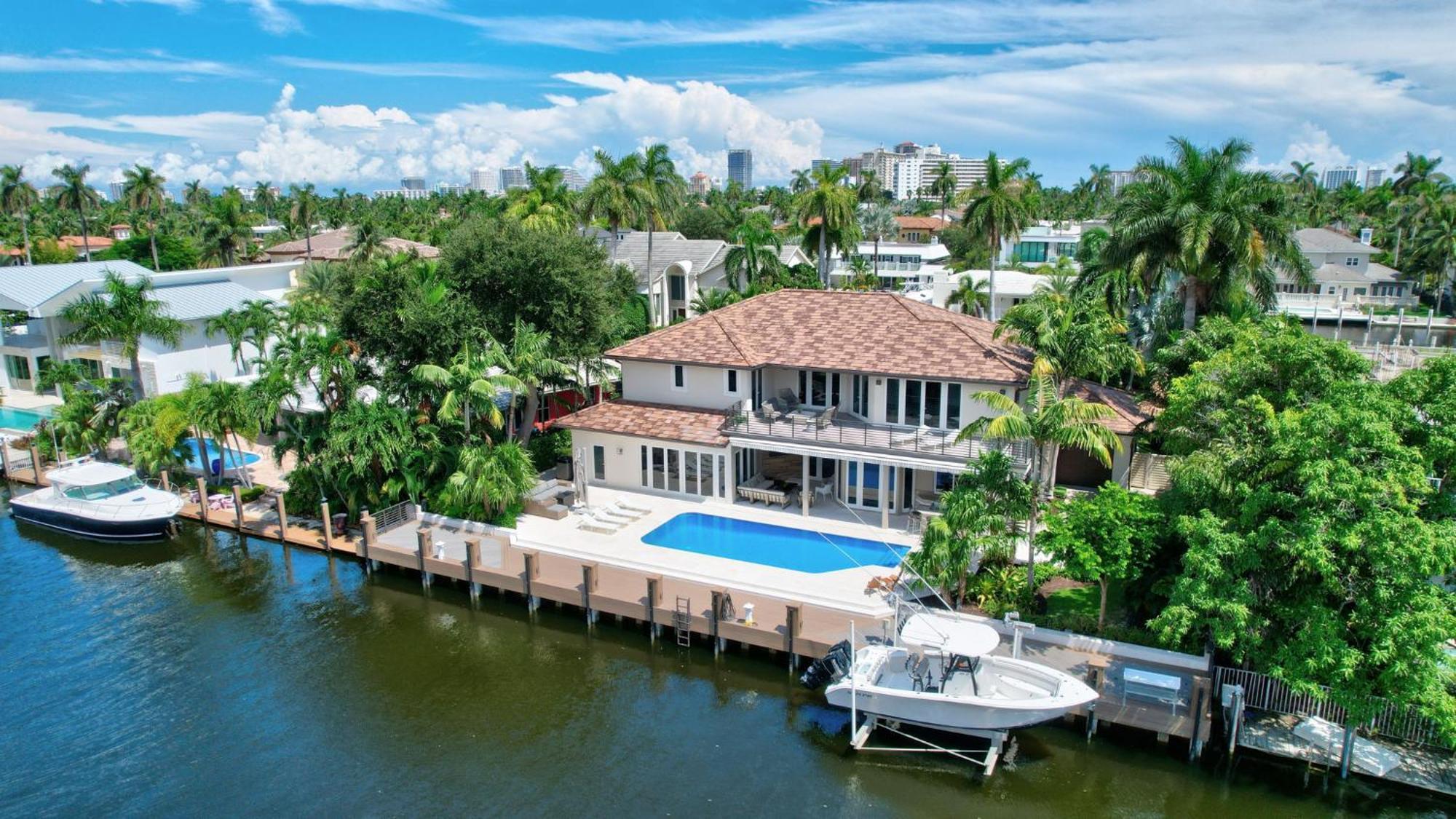 Casa de férias Elegant Waterfront Estate 6br- 6.5ba *