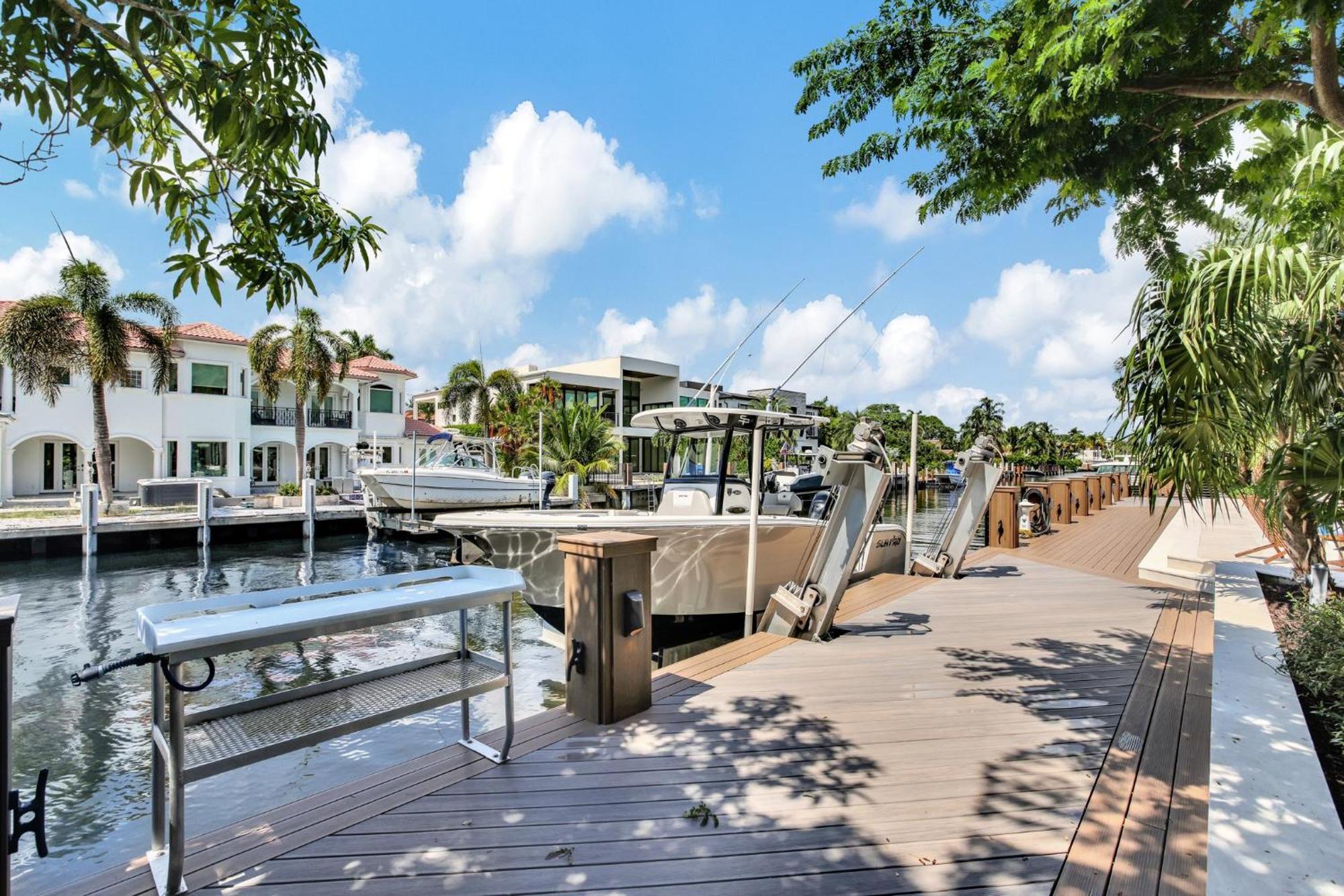 Casa de férias Elegant Waterfront Estate 6br- 6.5ba *