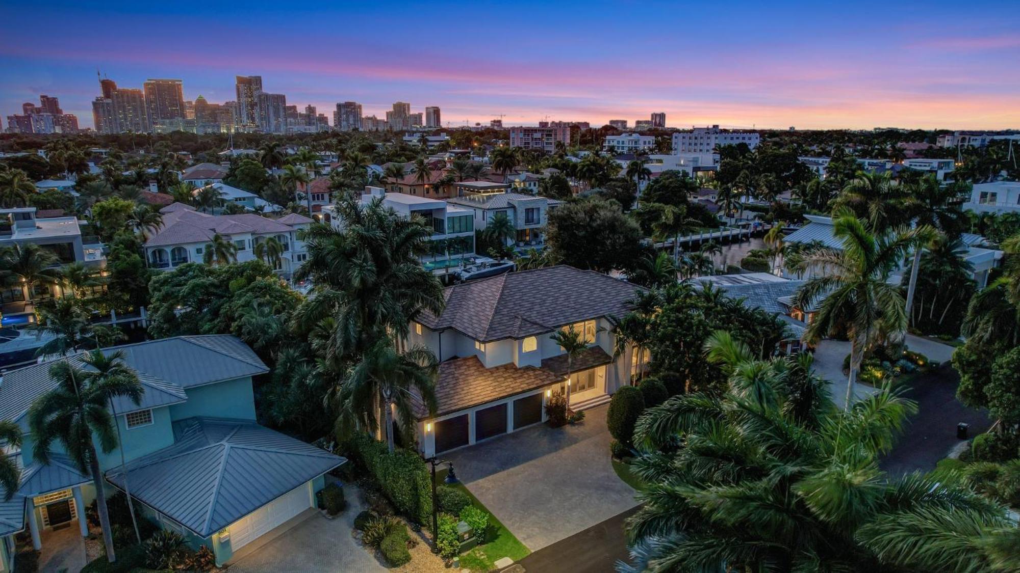 Elegant Waterfront Estate 6br- 6.5ba Casa de férias Fort Lauderdale